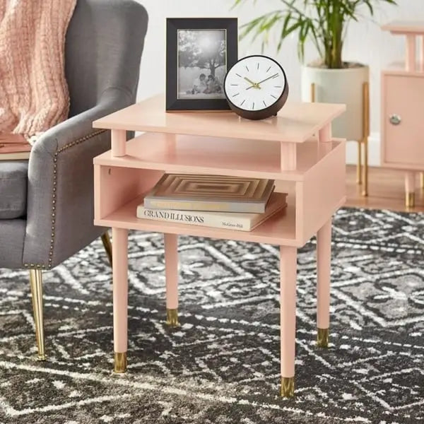 Table d'appoint de style médiéval, pour un style de vie simple