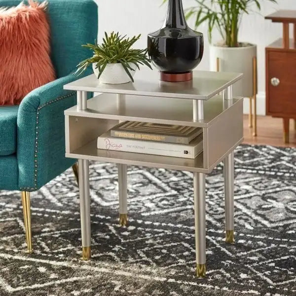 Table d'appoint de style médiéval, pour un style de vie simple