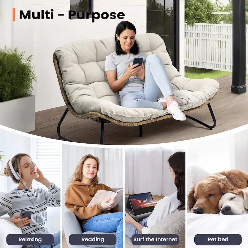 Ce fauteuil double en rotin est livré avec un coussin et convient aussi bien à une utilisation intérieure qu'extérieure.