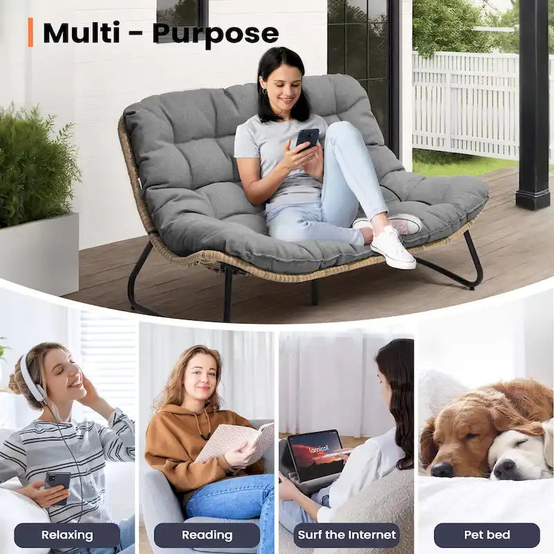 Ce fauteuil double en rotin est livré avec un coussin et convient aussi bien à une utilisation intérieure qu'extérieure.